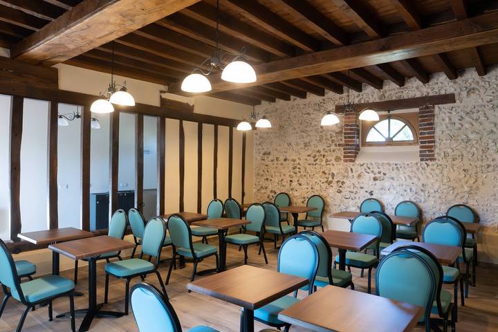Bed & Breakfast 'La Chasserie 7 – Grange Arthuis' mit Garten, Wlan und Klimaanlage in Lavau, Loire-Tal