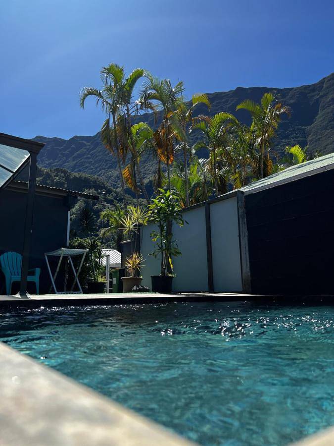 Maison d’hôte pour 4 personnes, avec piscine ainsi que terrasse et jacuzzi