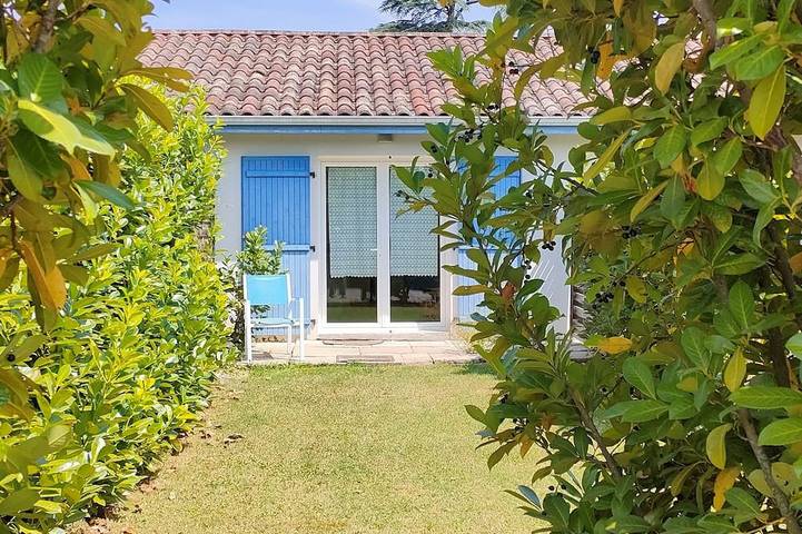 Location de vacances pour 2 personnes, avec Jacuzzi et Jardin à Escos