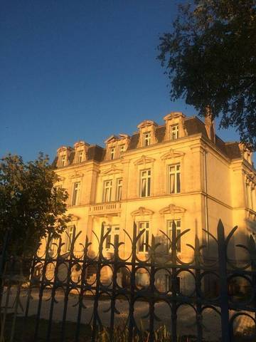 Cottage pour 2 personnes, avec vue et jardin ainsi que terrasse et piscine à Aulnay
