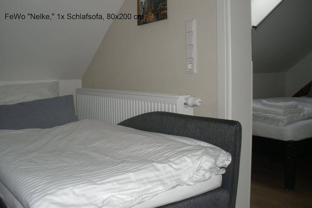 Ganze Wohnung, Nelke -  Ferienwohnungen Flora, kleines Apartment unter dem Dach in Bad Windsheim, Steigerwald