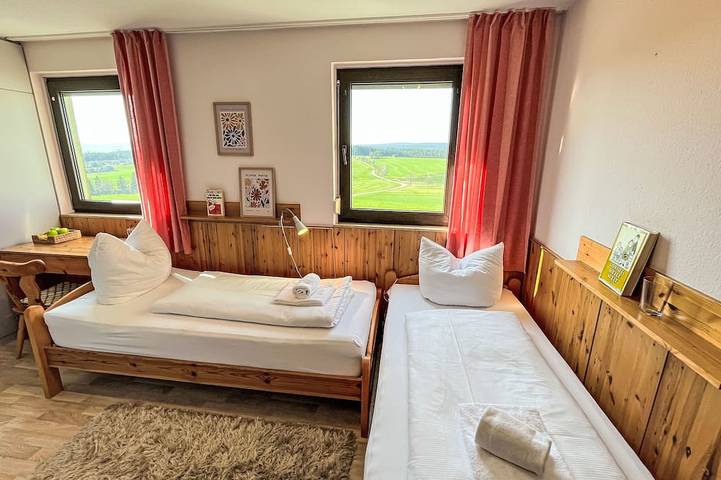 Ferienwohnung für 3 Personen, mit Balkon und Pool in Dittishausen - 2