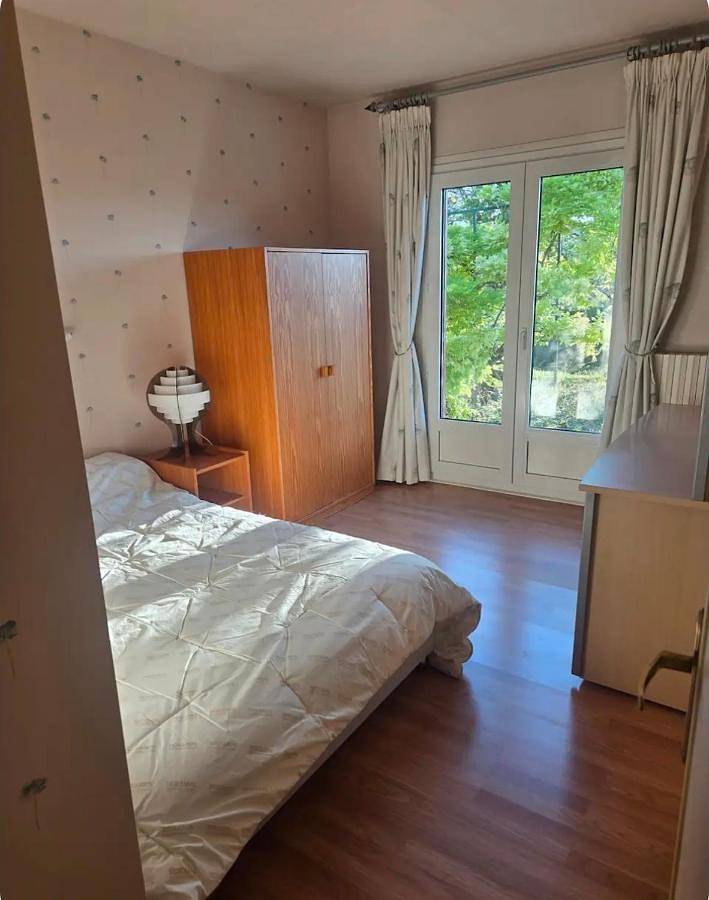 Gîte pour 4 personnes, avec vue et jardin dans Épineuil