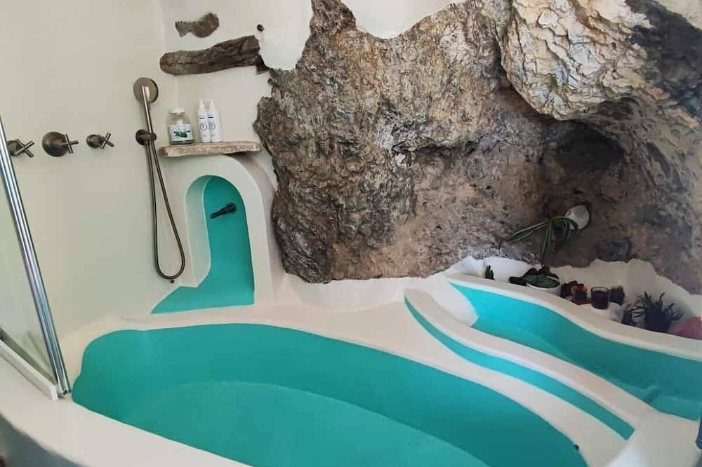 Romantic room facing the sea, relaxation is well-being on the Amalfi Coast. in Pontone, Scala