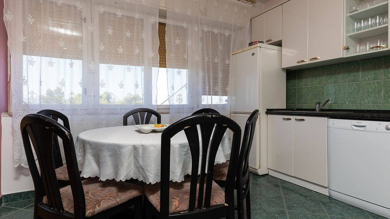Ganze Ferienwohnung, Ferienwohnung für 11 Personen (121 m²) in Sumpetar in Jesenice, Split-Dalmatien