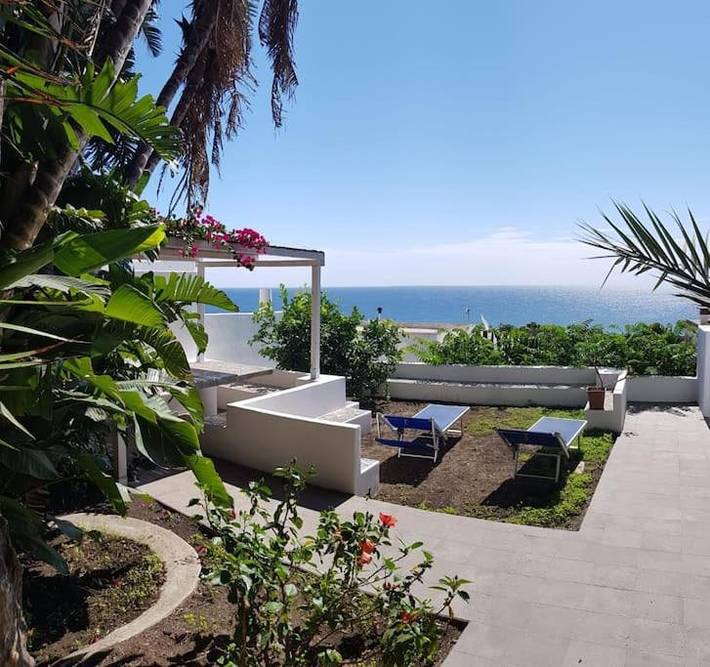 Casa vacanza per 6 persone, con panorama e giardino, con animali domestici alle Isole Eolie