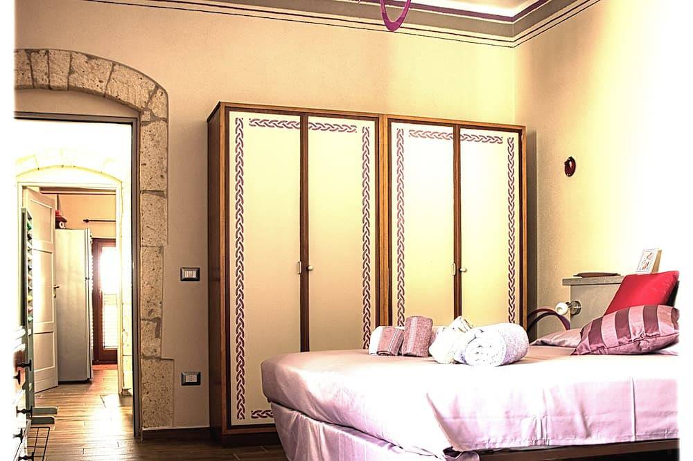 Unvergessliche Sonnenuntergänge Von Den Terrassen Des Hauses Im Dorf Cuglieri in Cuglieri, Sardinien