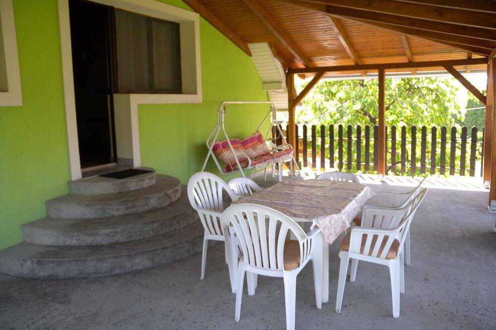Ganze Wohnung, Ferienwohnung mit Terrasse, Grill und Wlan in Gyenesdias, Balaton Hochland Nationalpark