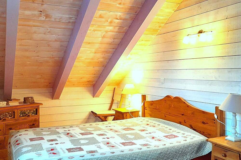 Prachtig chalet op 300m van een van de mooiste meren van Frankrijk. in Doucier, Jura