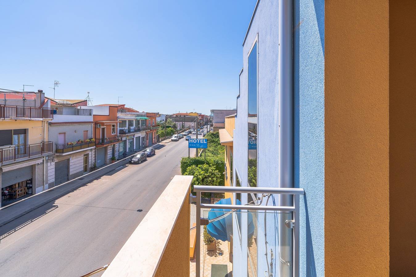 Entire apartment, Holiday Apartment "San Martino Riccardo" with Balcony & Wi-Fi in Cassibile, Syracuse Province