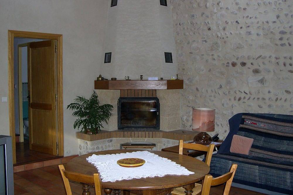 Gîte des Moutiers, en campagne dans une ancienne ferme rénovée in Allex, Région de Die