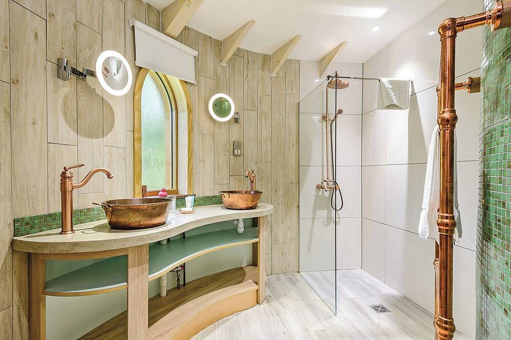 Woodside Bay Treehouse in Wootton Bridge, Isle of Wight
