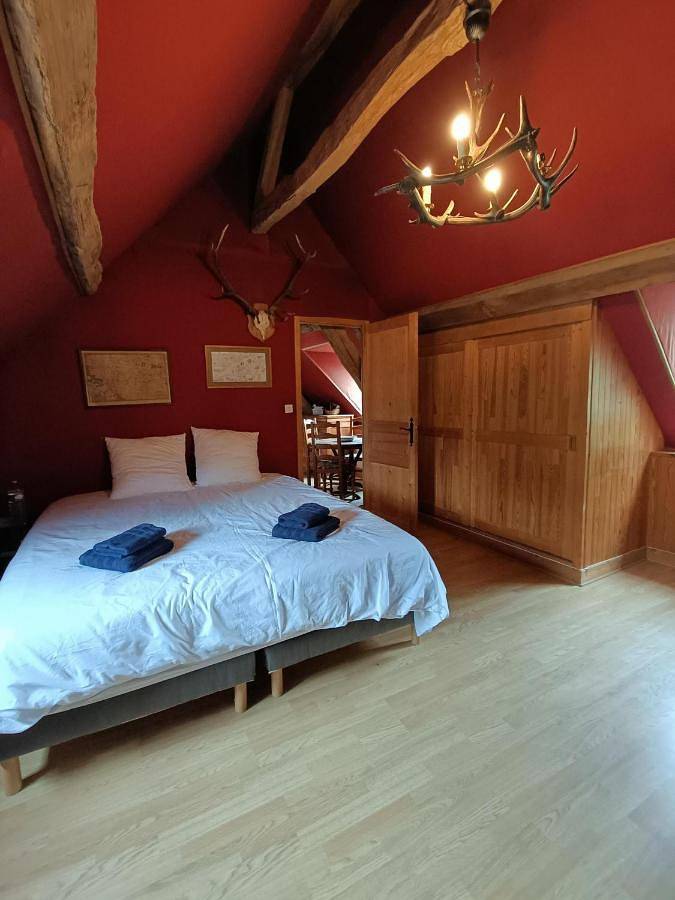 Location de vacances pour 4 personnes, avec jardin ainsi que vue sur le lac et vue dans Treigny-Perreuse-Sainte-Colombe - 4