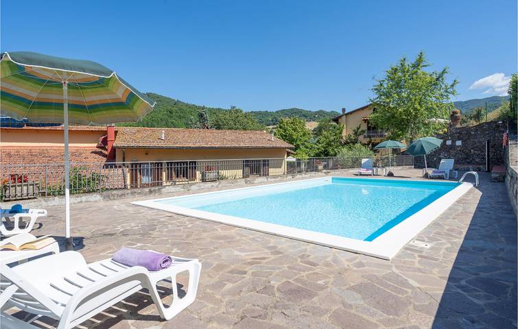 Location de vacances pour 7 personnes, avec jardin ainsi que piscine et terrasse, animaux acceptés à Dicomano - 2