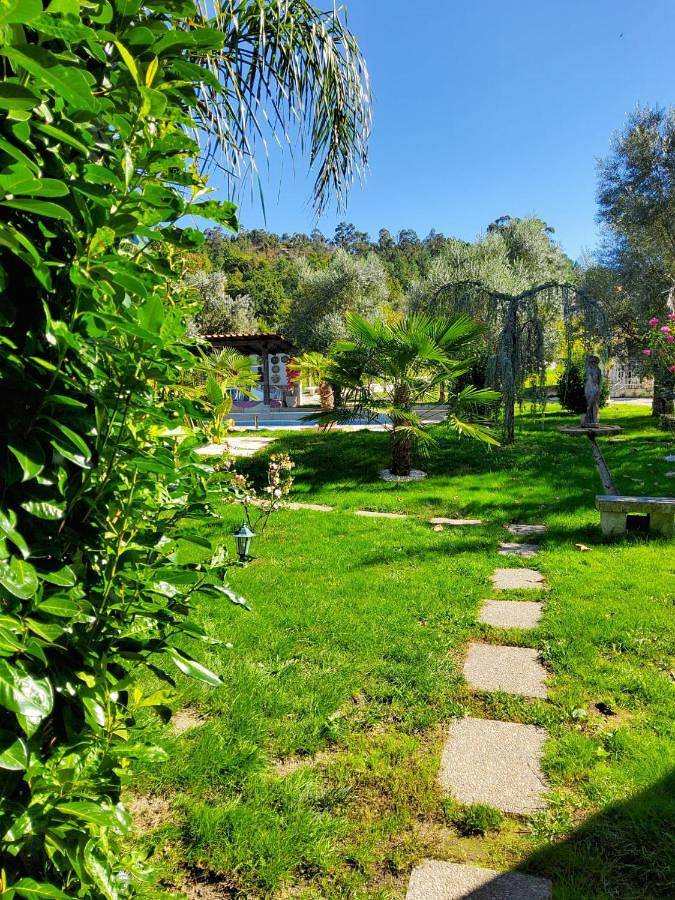 Location de vacances pour 3 personnes, avec jardin et vue ainsi que piscine et terrasse dans Pinheiro - 2