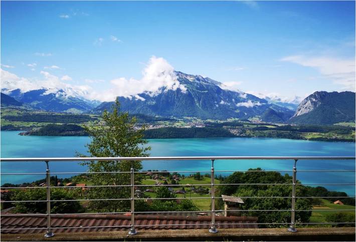 Chalet für 4 Personen, mit Balkon/Terrasse und Whirlpool sowie Garten und Ausblick im Berner Oberland
