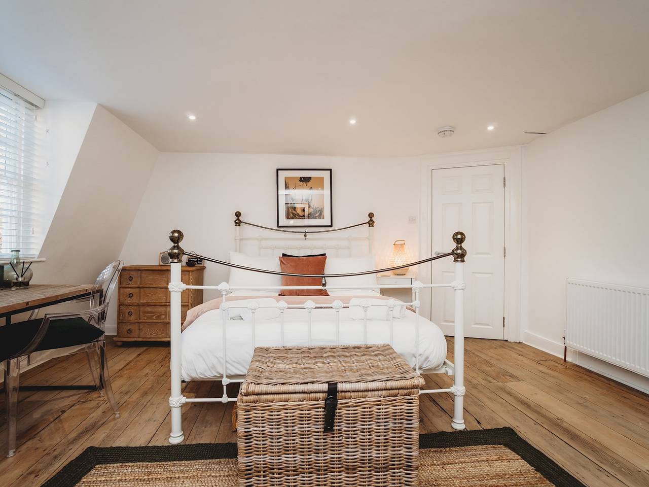 Entire apartment, Stylish 2 Bed Eco Flat in the heart of Bath - Pass the Keys in Bath, Bath & North East Somerset
