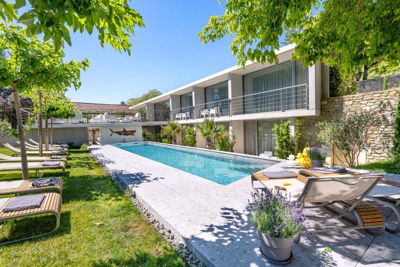 Le Pavillon M, Piscine et Spa au pied du château, Petit-Déjeuner inclus, Parking privé in Grignan, Région de nyons