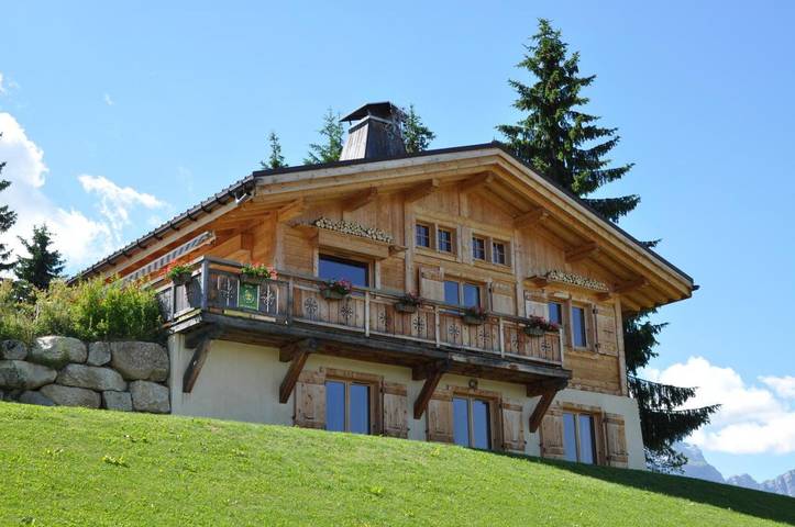 Chalet pour 8 personnes, avec sauna ainsi que jardin et vue, adapté aux familles