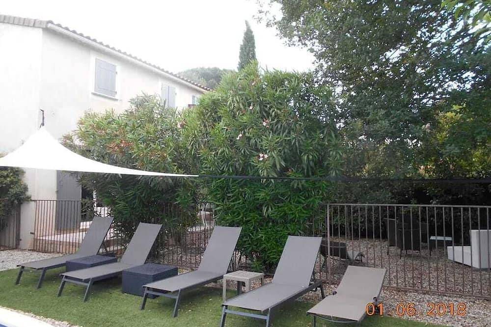 Charming little Provencal country house with garden and private pool in Pont-Saint-Esprit, Region de Nimes