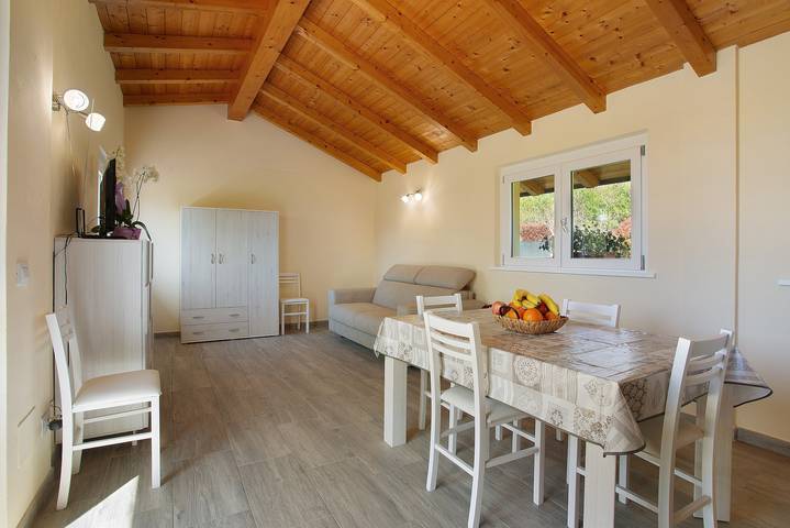 Casa de férias Casina Bianca com jardim, churrasco e Wi-Fi in Lurate Caccivio, Como (província)