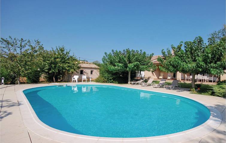 Poolside Oasis: 1.5km to Town & River in Salernes, Draguignan region