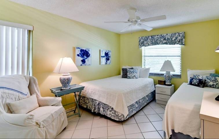 Beach rental for 6 people, with pool and terrace in Bradenton Beach