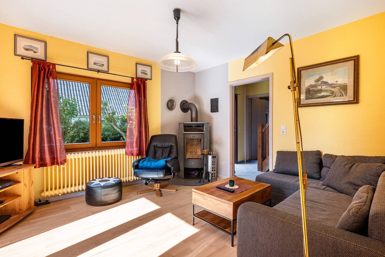 Ferienhaus 'Cora' mit privater Terrasse, privatem Garten und Wi-Fi in Wesselburenerkoog, Nordseeküste