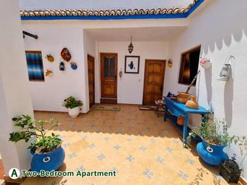 Gîte pour 6 personnes, avec vue sur le lac et terrasse ainsi que jardin et vue dans Kaa Asras