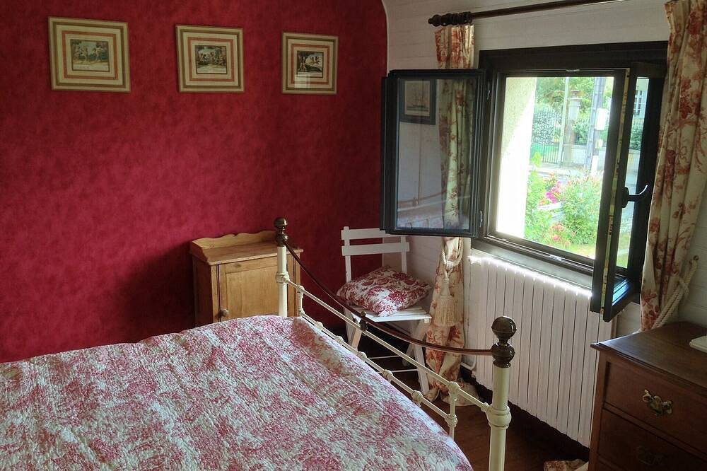 Perfect For Combined Families. Ideally situated, short walk to all amenities! in Barfleur, Cherbourg region