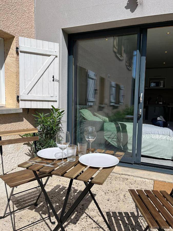Gîte pour 2 personnes, avec jardin et terrasse à Lentilly - 2
