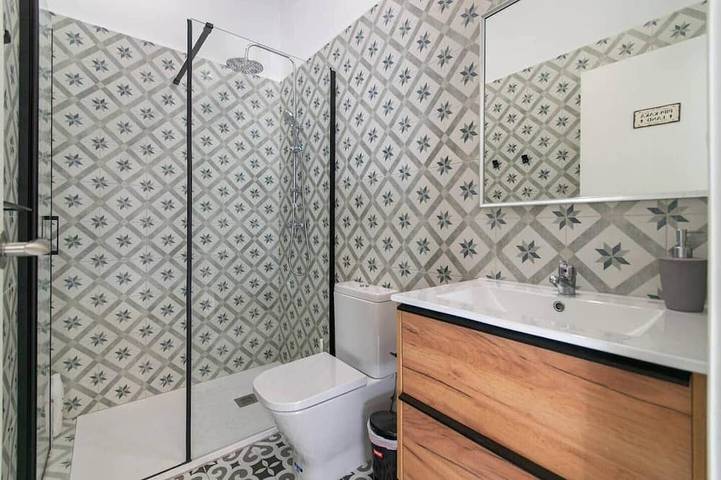 Entire apartment, Studio bright 20' from Barcelona Center / 10' walk to the beach / 15' Forum Bcn in Platja del Fòrum (Sant Adrià de Besòs), Sant Adrià de Besòs