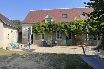 Gîte pour 8 personnes, avec terrasse et jardin à Francueil