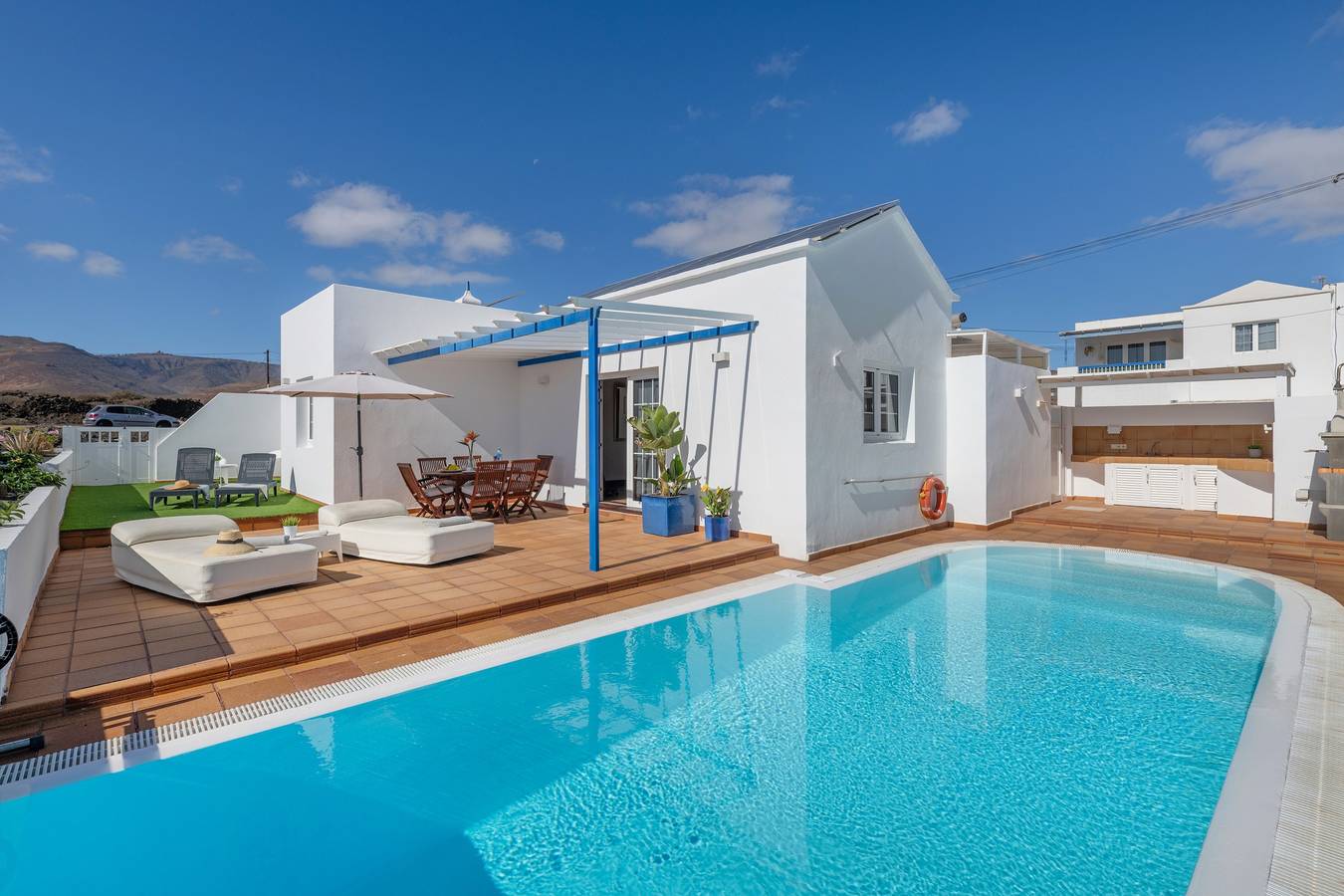 Vacation Villa 'Turqué' with Sea View, Private Pool and Wi-Fi in Punta de las Mujeres, Haría