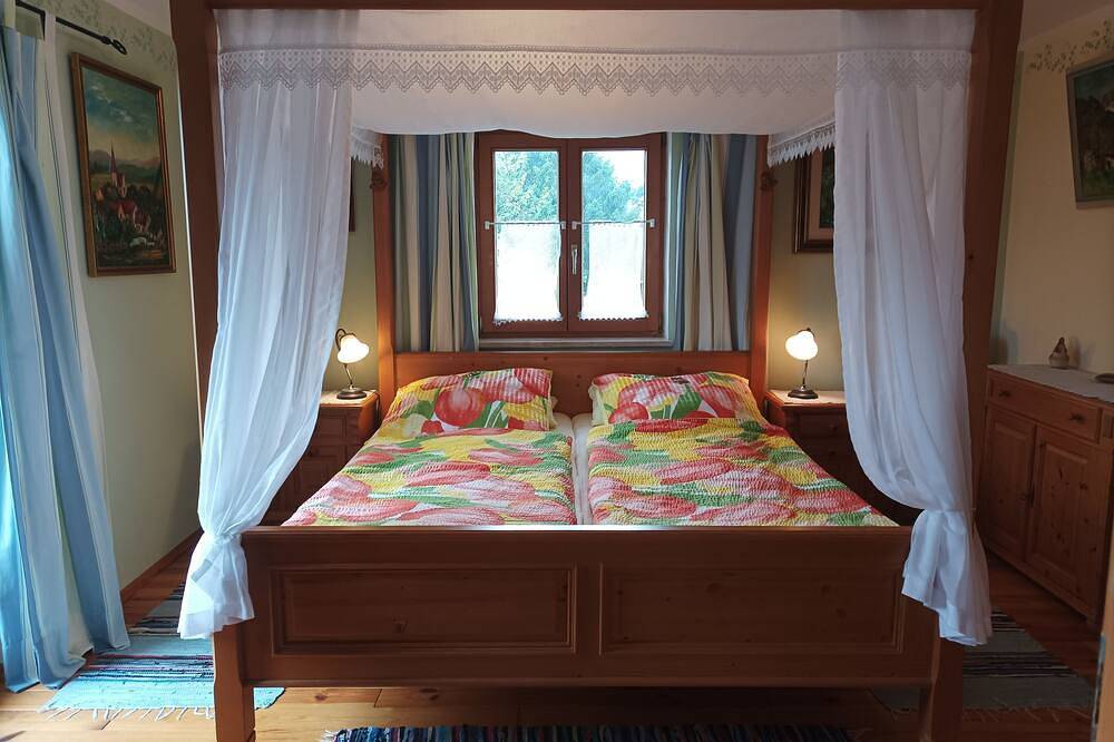 Ganze Wohnung, Ferienwohnung Schutzhütte im Dopplerhof 1.Og 130 qm, 4 Schlafzimmer in Piding, Berchtesgadener Alpen