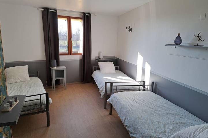 Location de vacances pour 4 personnes, avec terrasse et jardin à Brégnier-Cordon - 4