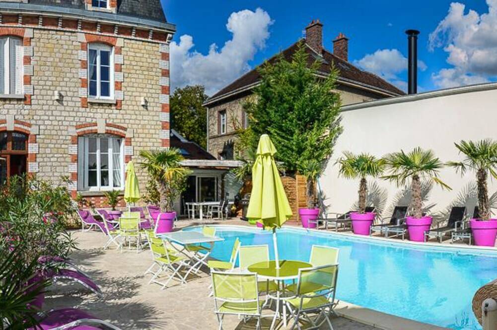Gîte-Sdb privée avec baignoire-Tulipe Rdc in Vitry-le-François, Marne