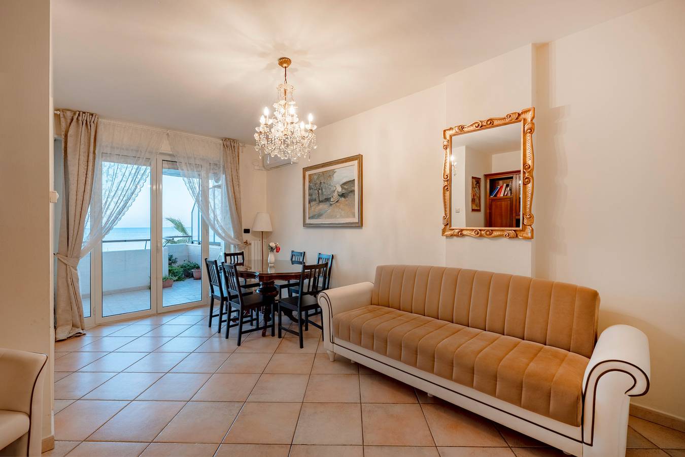 Ganze Wohnung, Apartment 'Rosato 14 – Balkon mit Meerblick' mit Meerblick, Wlan und Klimaanlage in Bari, Bari Provinz