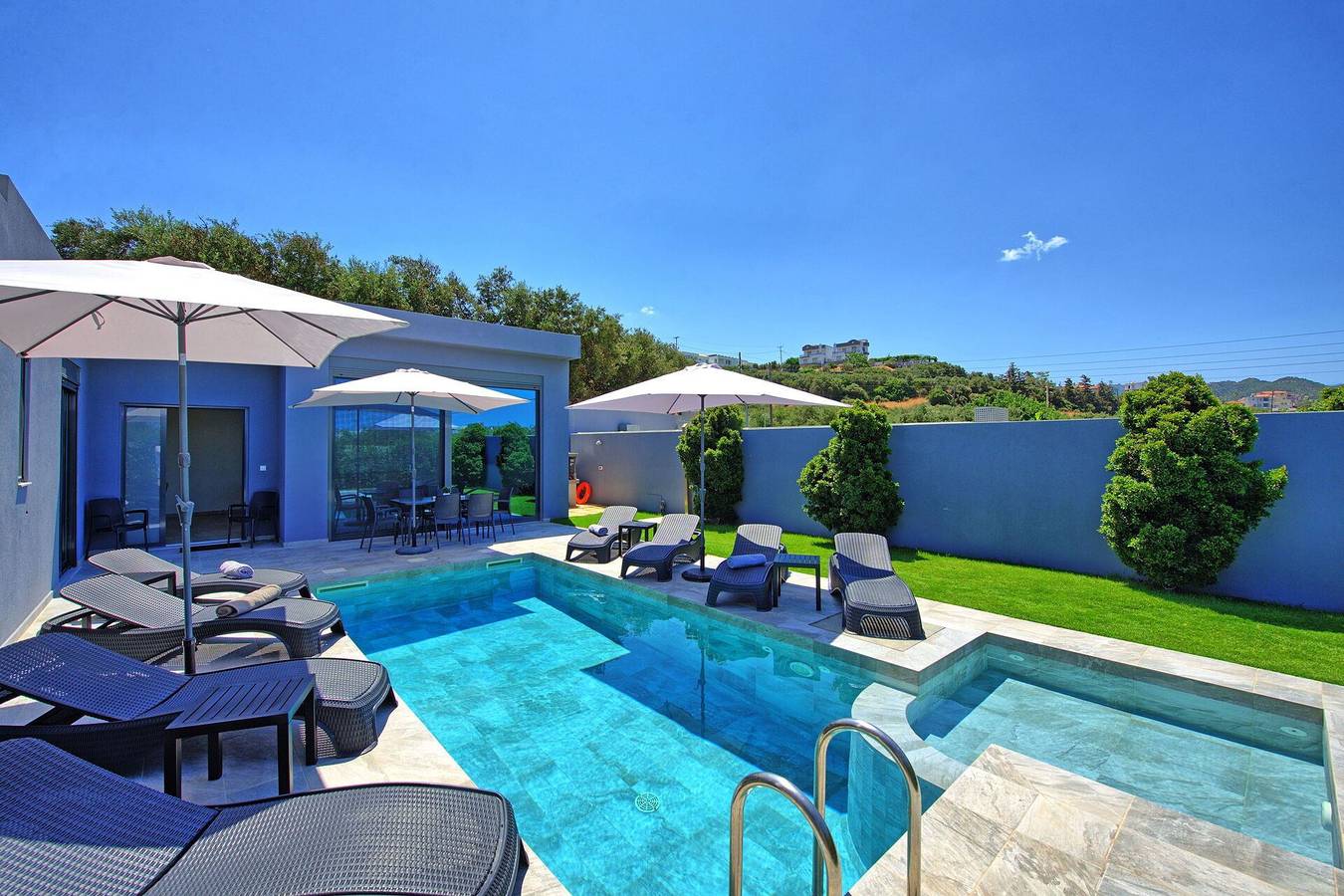 Villa for 10 personer med badebasseng in Agia Marina, Chaniaregionen