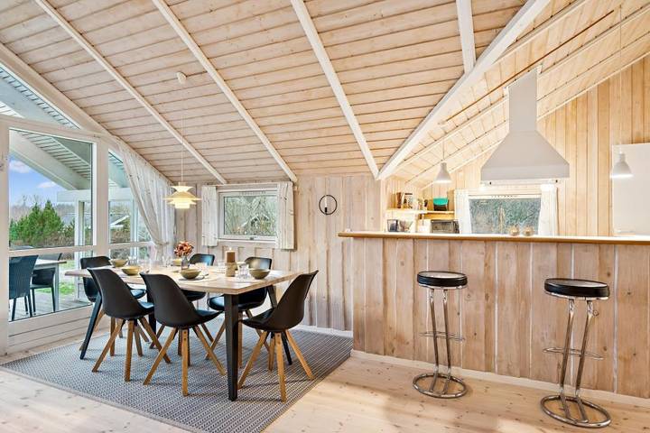 Familienfreundliches, gepflegtes Ferienhaus mit Sauna und E-Ladestation nahe Gjerrild Strand in Gjerrild Nordstrand, Grenaa
