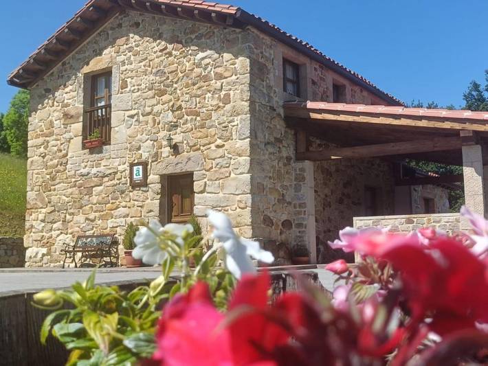 Casa rural para 8 personas, con vistas y jardín en Selaya