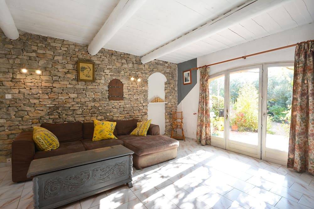 Magnifique villa de 160m2, piscine,tennis  6 personnes  Reservation Immédiat⛔️ in Saint-Saturnin-lès-Apt, Parc naturel régional du Luberon