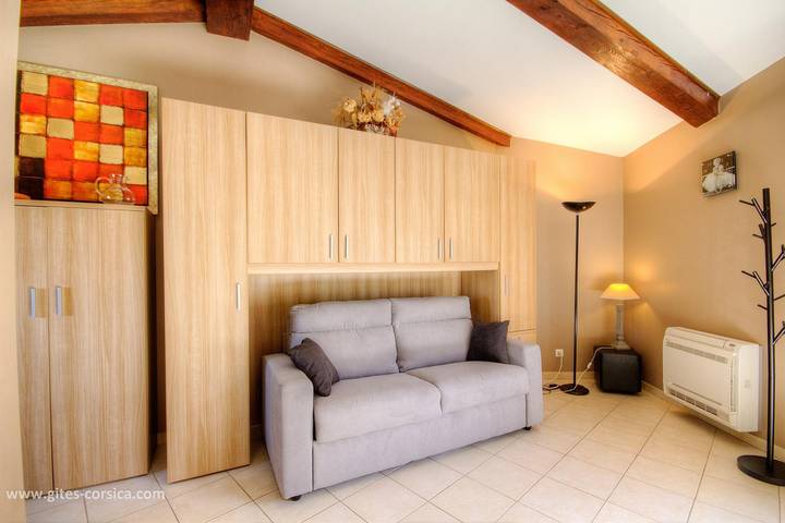 Gîte pour 2 personnes, avec Terrasse ainsi que Jardin et Vue à Corbara - 4