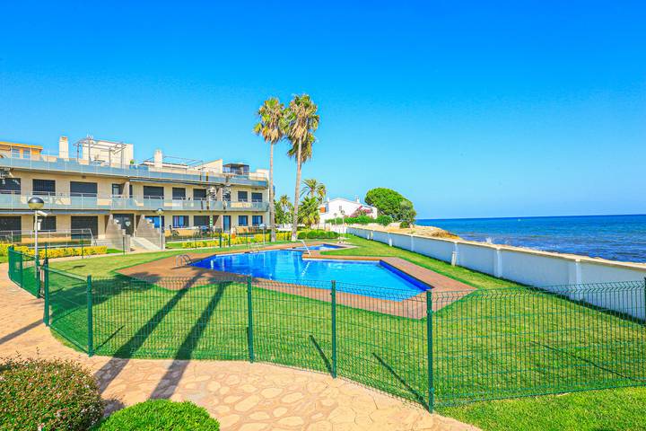 Ferienwohnung für 6 Personen, mit Terrasse und Garten sowie Pool in Montroig Bahia