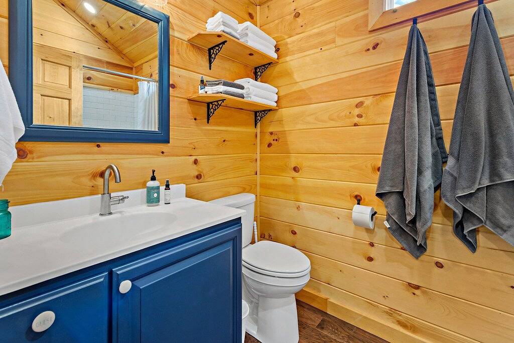 Tiny Home-Mary Ida's Place - walkable location in McDowell County