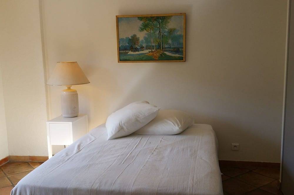 Apartamento entero, Apartamento-Apartamento-Baño en la habitacion-Vista al patio in La Colle-sur-Loup, Region de Cannes
