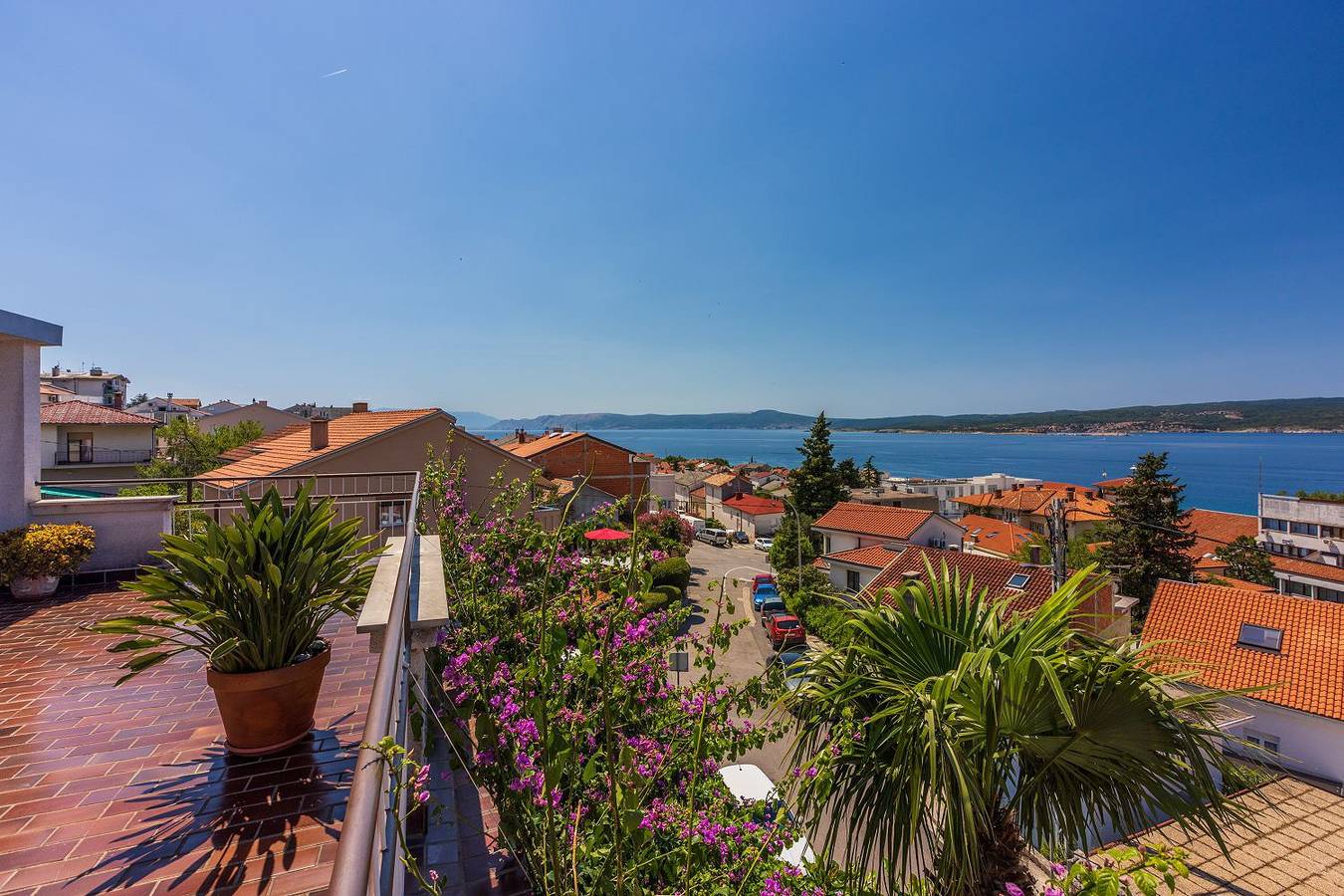 Ganze Wohnung, Komfortables Apartment nur 250 Meter zum Sandstrand mit privater Dachterrasse und Meerblick in Crikvenica, Primorje-Gorski Kotar