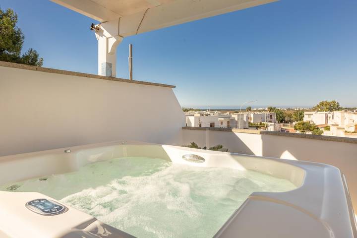 Location de vacances pour 6 personnes, avec balcon/terrasse à Lido Marini - 2