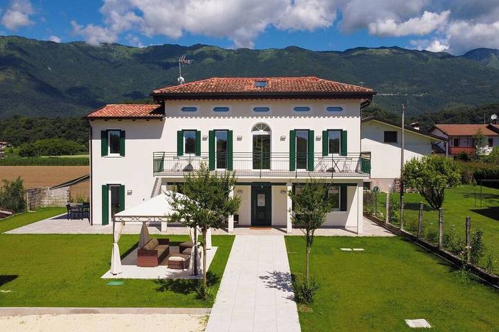 Gîte pour 8 personnes, avec balcon à Polcenigo