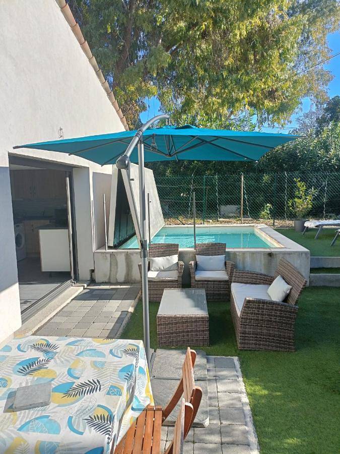 Location de vacances pour 4 personnes, avec vue ainsi que piscine et jardin, animaux acceptés à La Roquette-sur-Siagne - 4